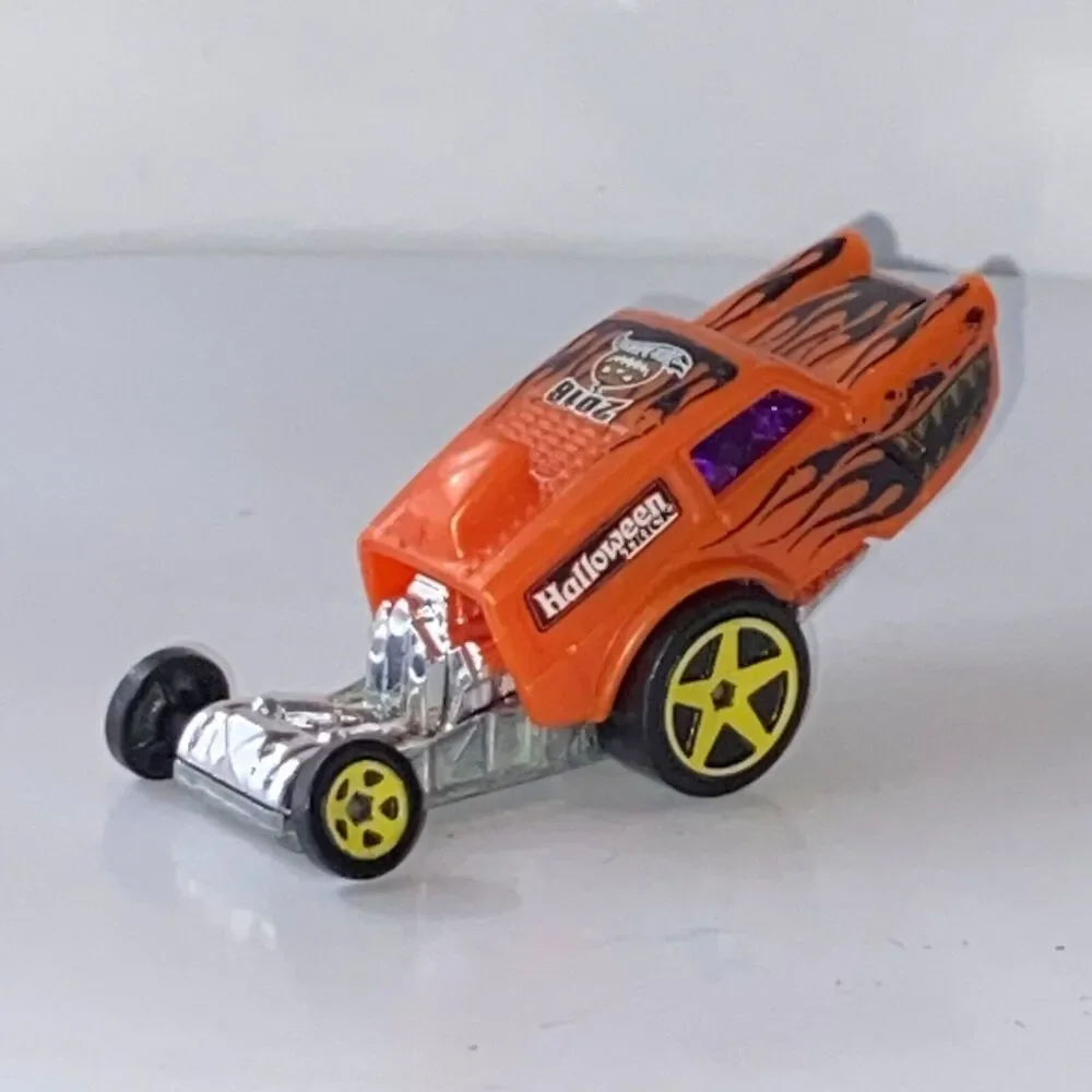 Hot Wheels Poppa Wheelie 1/5 Diecast Van 5/365 Holiday Racers 2013 Halloween